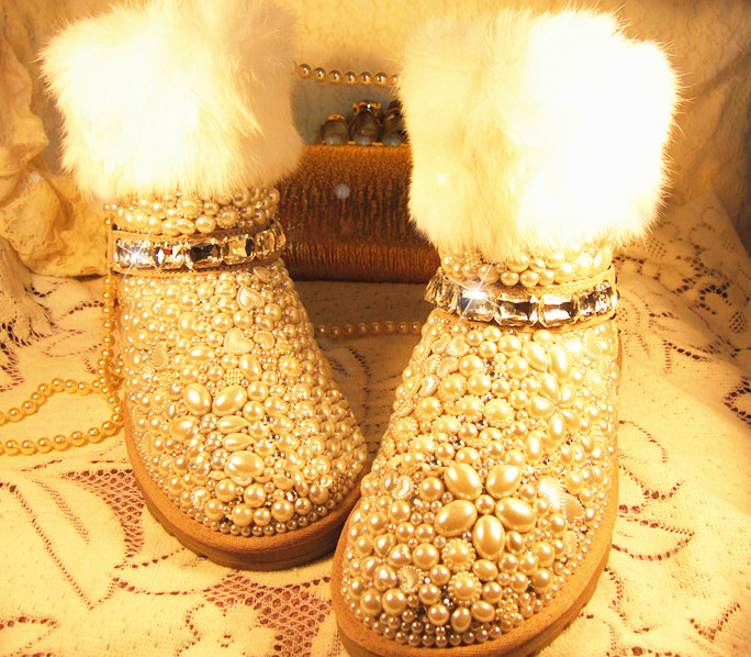 雪地靴哪个牌子好_个性贴钻雪地靴热荐 华丽更