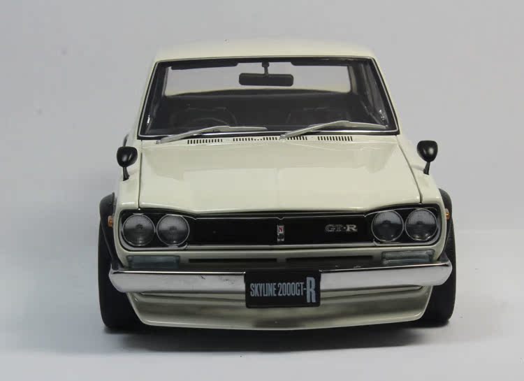 奥拓1:18 尼桑 天际线gtr (kpgc10) tuned 2000gt-r 黑白银模型