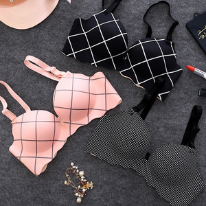 无钢圈一片式无痕内衣套装