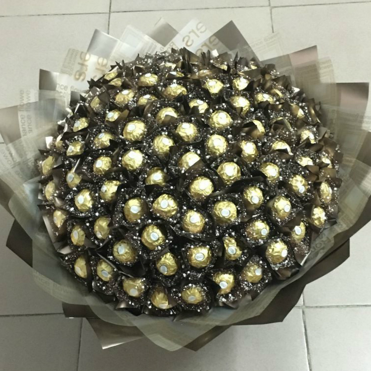 查看淘宝深圳创意礼品99颗意大利费列罗金莎巧克力花束长长久久求婚