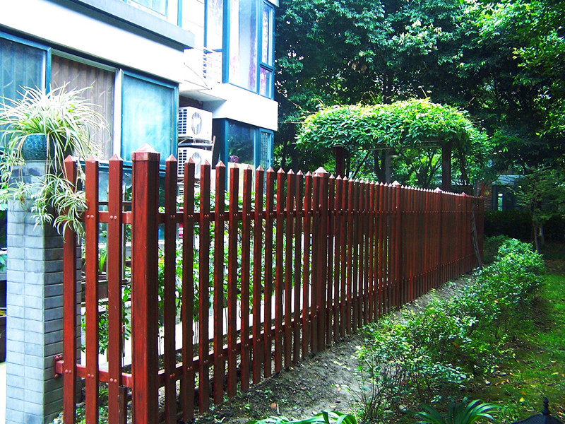 pvc草坪护栏包立柱塑钢护栏篱笆花园花坛护栏庭院围栏栅栏栏杆