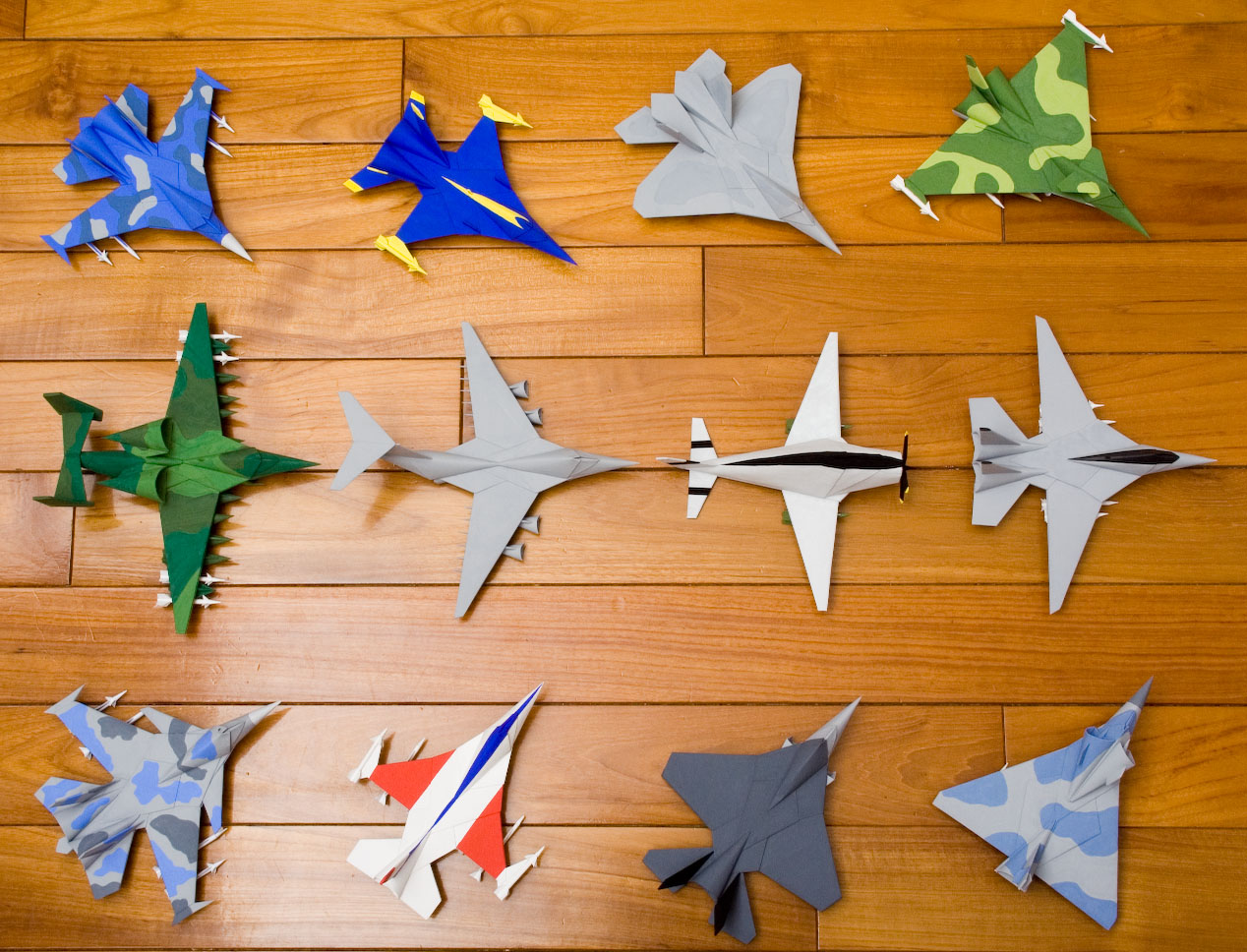 纸飞机的折法大全（纸飞机的折法最远最久简单）_环球信息网