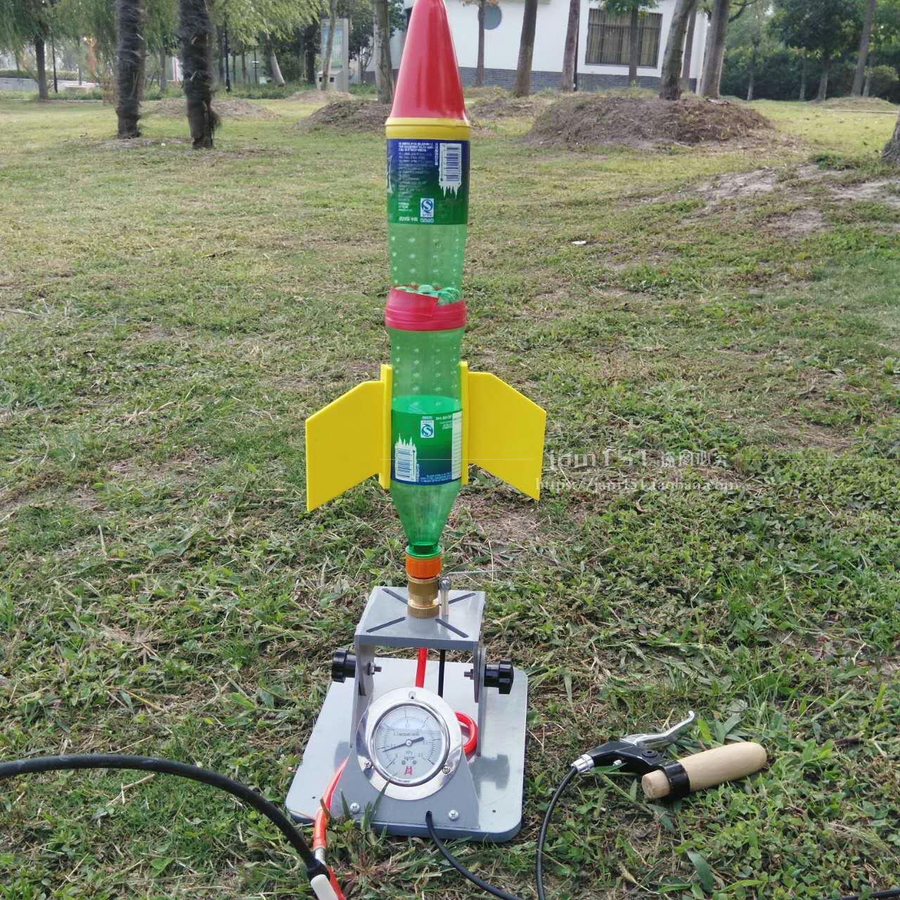 中小学生科技小制作发明水火箭发射架科目让雪碧飞行的原理讲解