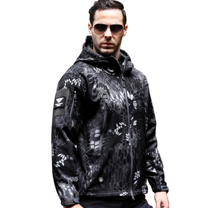 户外软壳冲锋衣