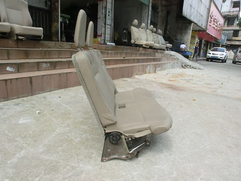 奔驰mb100面包车座椅上海汇众后排座椅米色皮漂亮