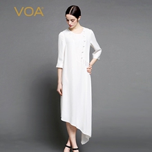 VOA米白重磅丝绸圆领卷边五分袖包扣撞料斜角A字宽松连衣裙A7023图片