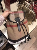 巴宝莉 驼色 红色 双肩包