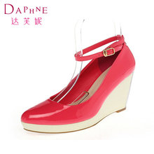 新款 1014101050 漆皮浅口高坡跟女单鞋 达芙妮女鞋 Daphne
