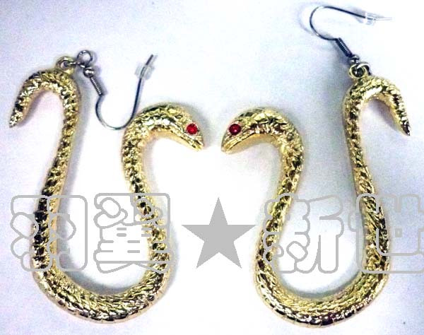 正品[蛇耳环包邮]香蛇耳环评测 给蛇带上耳环图