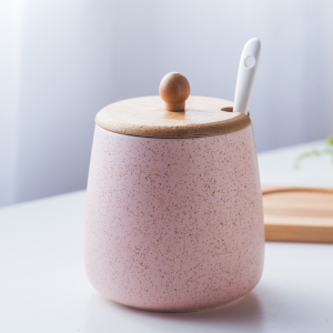 简约北欧陶瓷带盖带勺小罐子