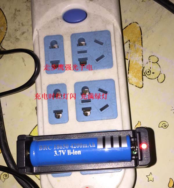 正品18650单槽座充 3.7v 4.2v锂电池智能专用充电器 正反可充