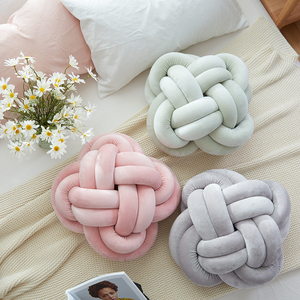 北欧简约手工毛绒抱枕