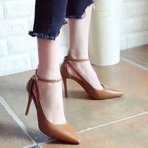 OL棕色名媛镂空一字扣高跟鞋