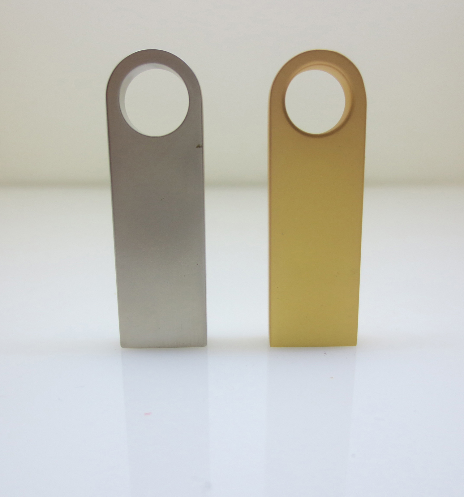 给力：哪个品牌的性价比高的移动USB盘更好，哪个加密USB盘更好？