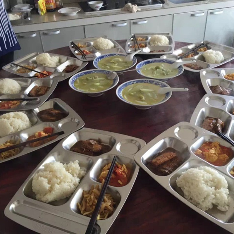 查看淘宝不锈钢快餐盘五格六格七格食堂学校工厂饭盘分格长方形包邮
