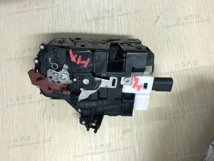 保时捷卡宴大众途锐门锁机 车门锁块 车门中控 原装