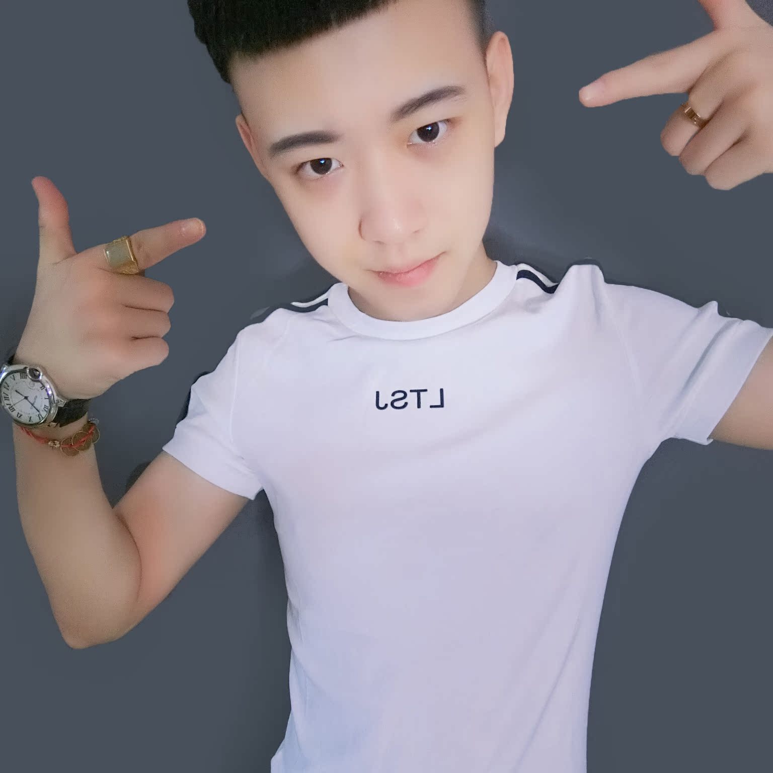 少年韩版潮流学生精神小伙寸衫价格质量 哪个牌子比较