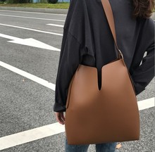 韩国简约v型pu皮可调节单肩斜挎大水桶子母包女 2017秋冬季新款