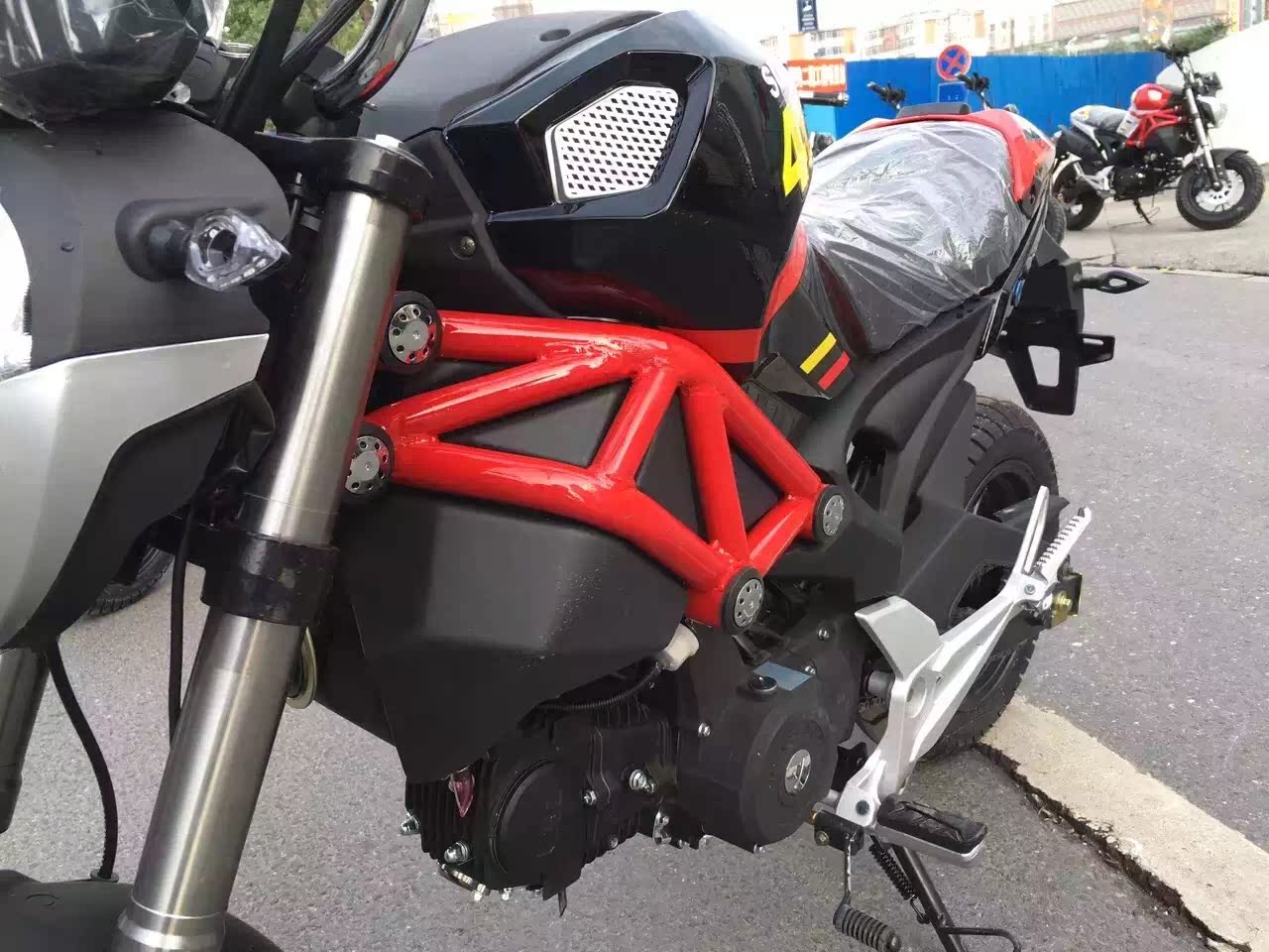 小恶魔小怪兽 摩托车125cc街车 公路迷你mini机车跑车