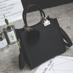 欧美时尚毛球小方包