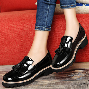 英伦风复古漆皮乐福鞋