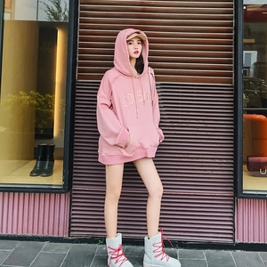 宽松加绒粉色套头连帽卫衣