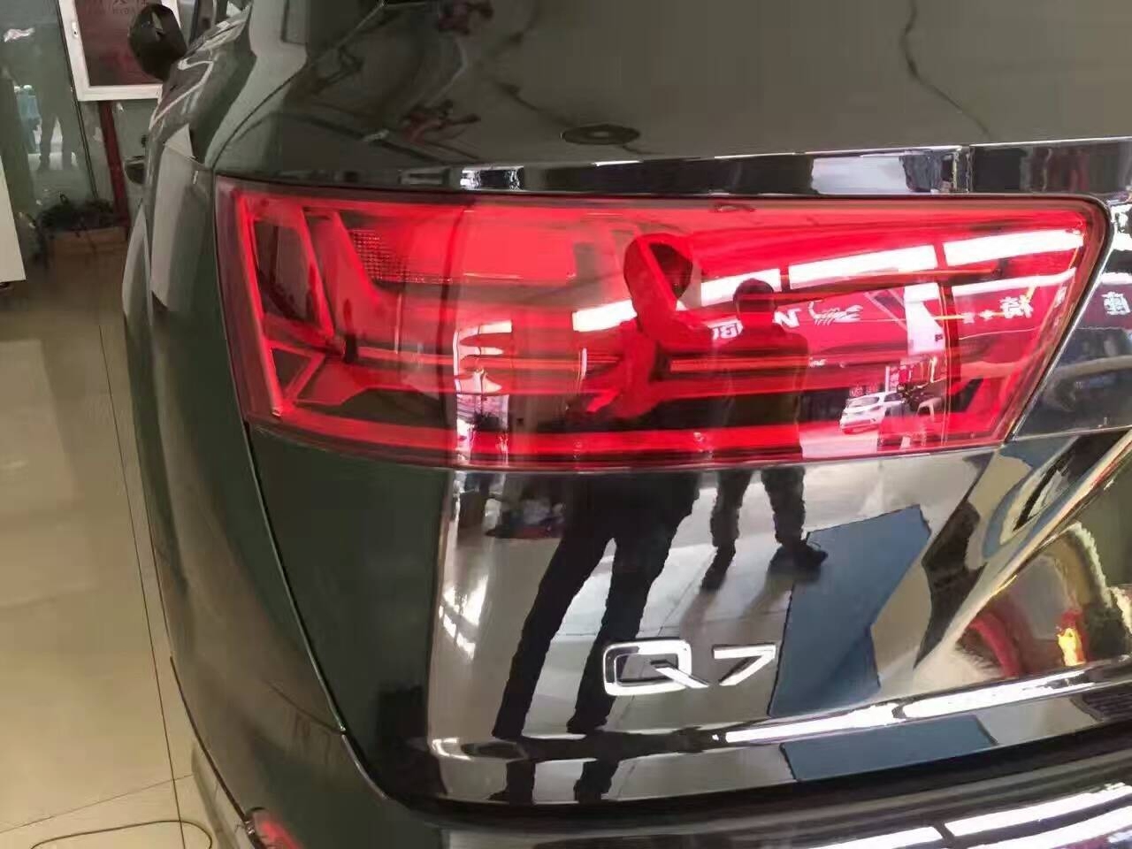 奥迪q7流动尾灯 新款q7流水尾灯 q7 led流水后尾灯 德国原装