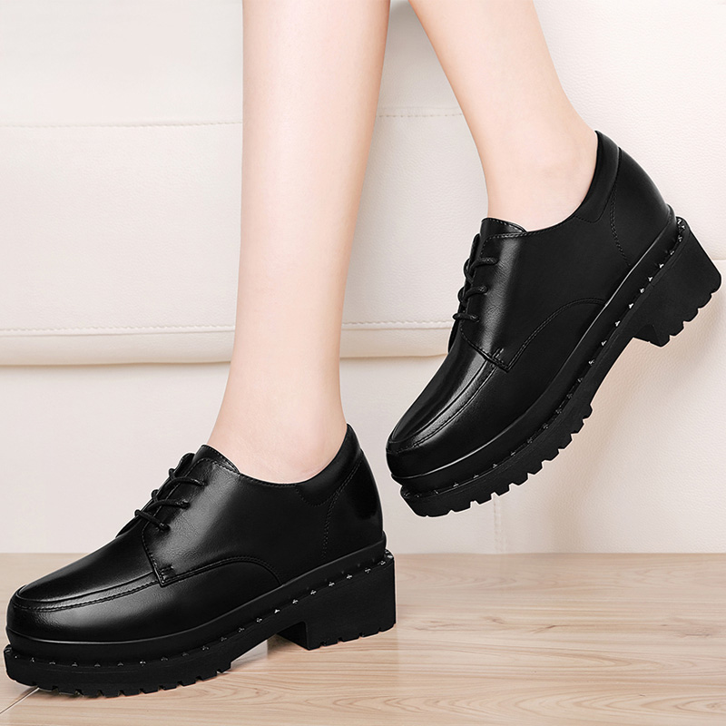 危机PG电子APP中“触网”尝甜头