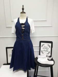 【纽扣牛仔背带裙图片】纽扣牛仔背带裙图片大