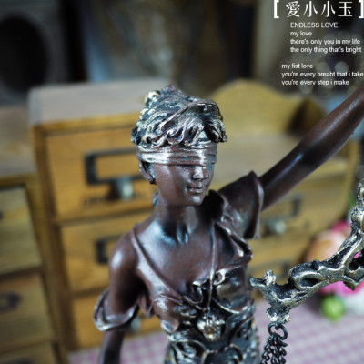正义女神朱蒂提亚希腊雅典复古人物书房客厅摆件法律公正创意摆设