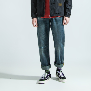 青年水洗磨破做旧牛仔裤