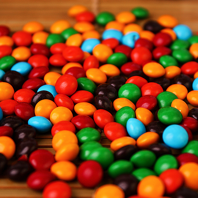 彩色巧克力豆糖果mm豆 创意1994罐装彩虹朱古力儿童零食70g瓶装