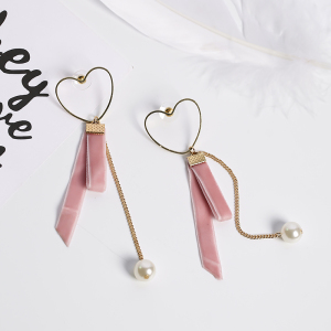 甜美爱心金属丝绒耳钉