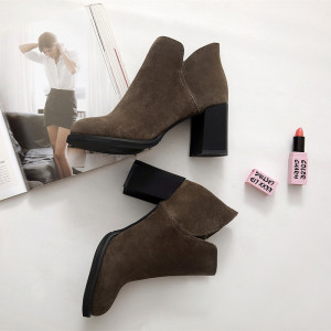 真皮尖头粗跟短靴