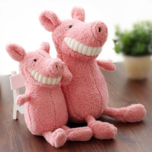 微笑露齿毛绒大牙公仔