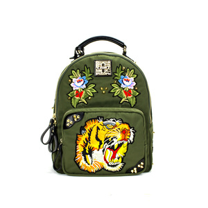 韩版铆钉百搭刺绣背包