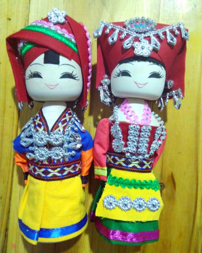 贵州民族手工diy苗族木制娃娃 婚庆幼儿园吉祥摆件 旅游出国送礼