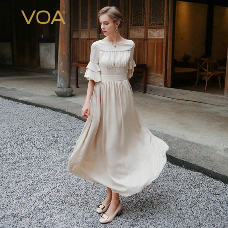 VOA奶油色圆领高腰松紧荷叶喇叭中袖提花真丝淑女连衣裙ALX02701商品大图
