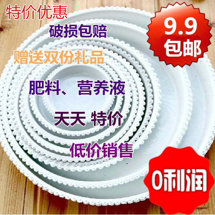 随着科技的飞速发展,很多日本企业在其海外基地都实现了高度自动化生产。而日本制造能够以近乎完美的品质取胜,则离不开那些在平凡岗位上不懈不怠、把工作做到极致的匠人。 在日本,有三名被称为现代刀匠的神级匠人。就让我们一起来看看他们有何过人之处吧。 正木千鹤 一目十行的正木千鹤 在日本滋贺县的某剃须刀生产工厂内,有一位名叫正木千鹤的女士,该工厂生产的几乎所有剃须刀的外刀片都需经过她的检验。 正木的工作被称作开孔筛选,即从按压成型后的薄板状剃须刀外刀片中选出开孔不合格的部分。听起来也许没什么,但是正木的速度惊人。
