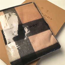 【全球识货】Burberry博百利 超大格纹围巾披肩 驼色纯羊绒