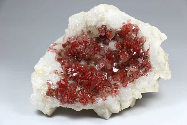 热销矿物晶体 天然红水晶原石摆件消磁防辐射