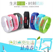 韩版运动时尚led手环表 充电手镯情侣智能手表计步学生电子果冻表