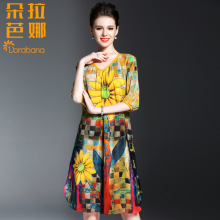 朵拉芭娜2017春装新款女装妈妈装V领向日葵印花五分袖真丝连衣裙图片