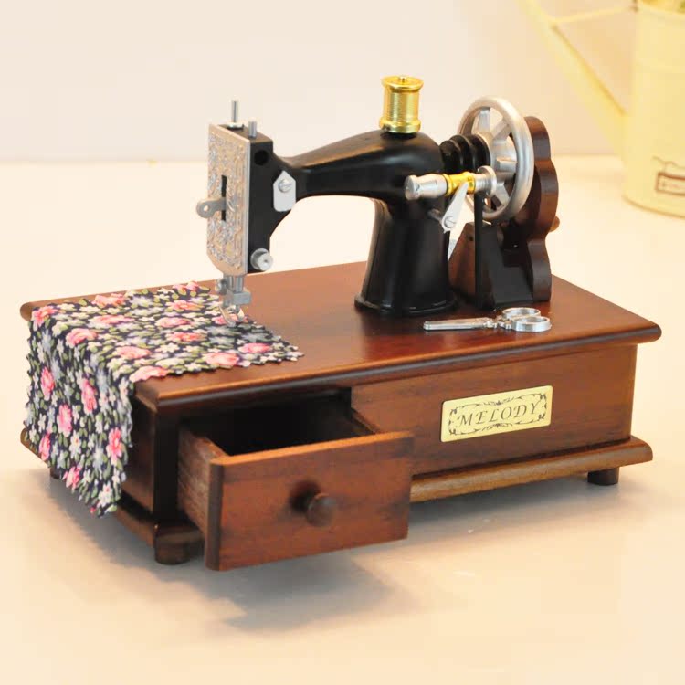 创意缝纫机复古田园木制音乐盒 生日礼物 创意女生实用八音盒