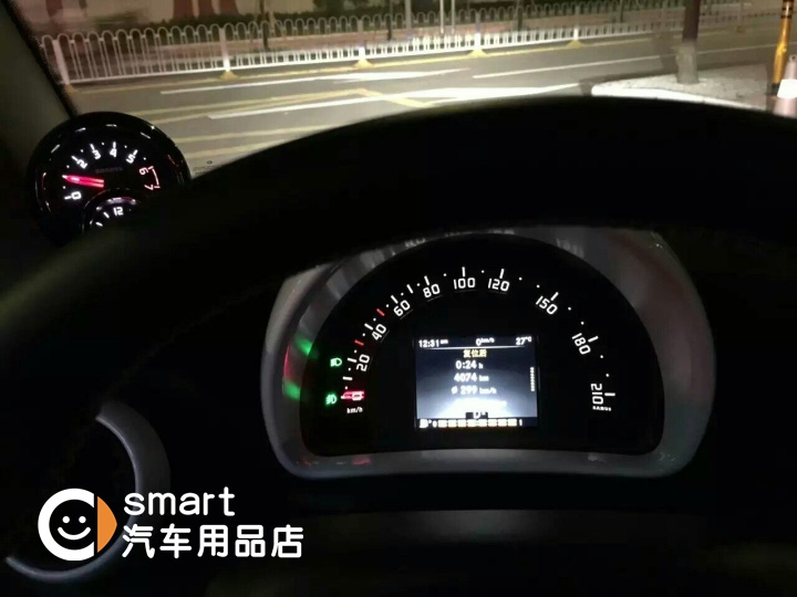 16年奔驰smart c453 激情版 博速改装 彩色仪表
