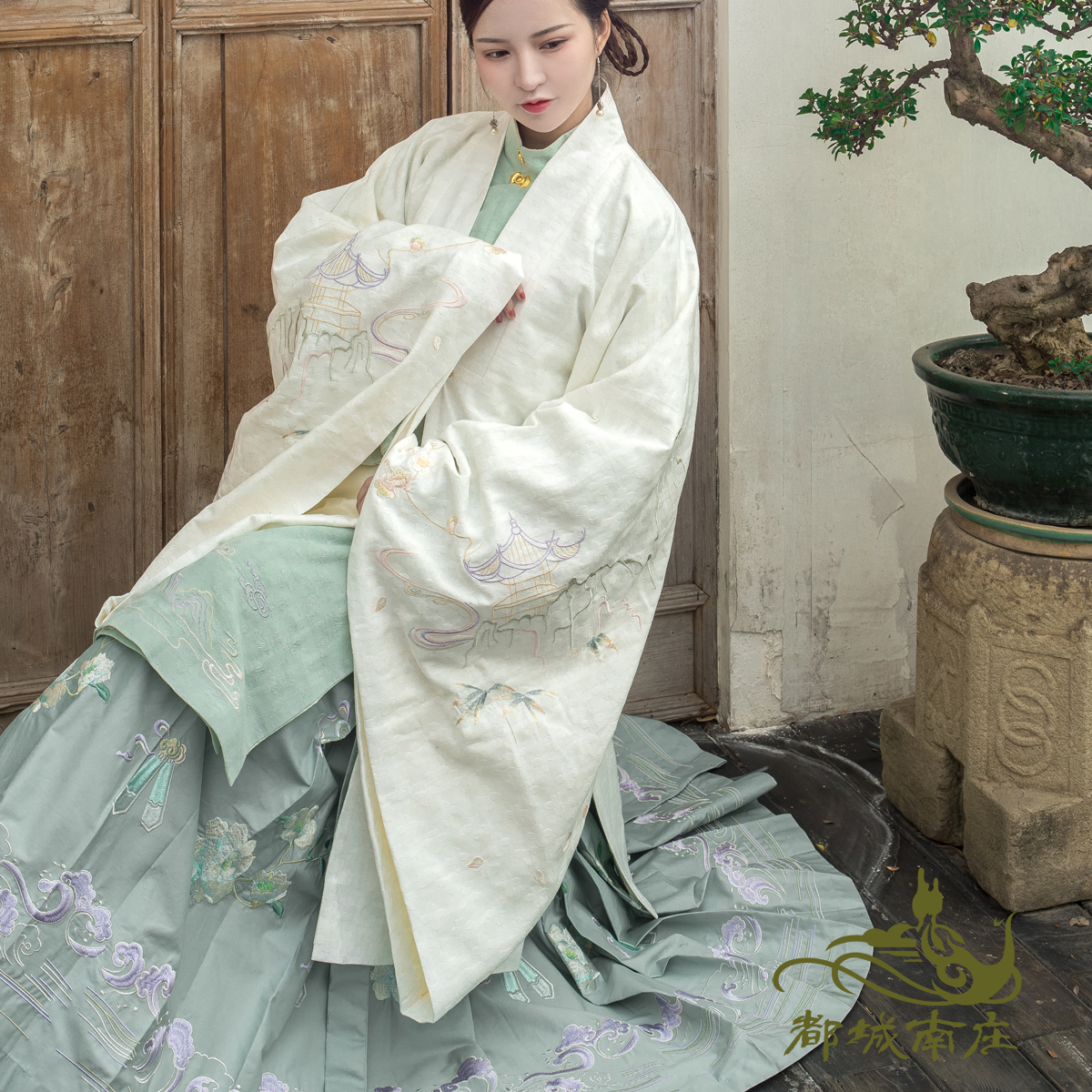 都城南庄汉服豆绿色绣花裙配竖领褙子披风长袄短袄--香溪君马面裙