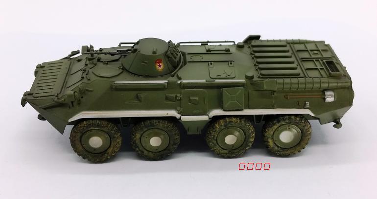 1:72 现代俄罗斯btr-80轮式装甲车模型 小号手成品模型 35017