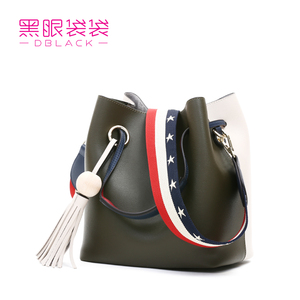 粗肩带流苏水桶包