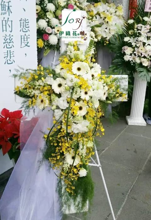 台湾同城鲜花速递追悼花篮奠仪用花篮奠仪用十字架花圈花牌一只"