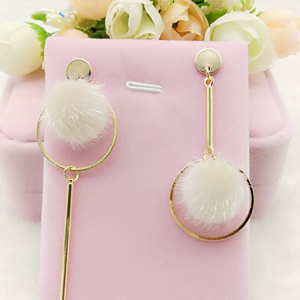 超仙气质不对称毛毛球耳环